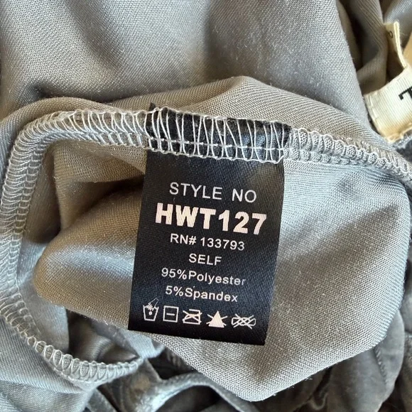 POL Minot Oversized V-Neck Velvet Top - Picture 8 of 9